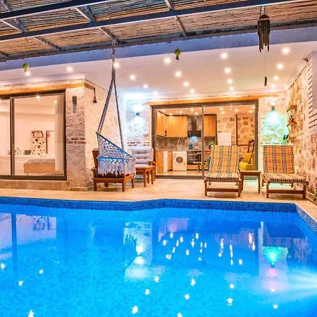 Akbel 1 Bedroom Secluded With Hot Tub 빌라
