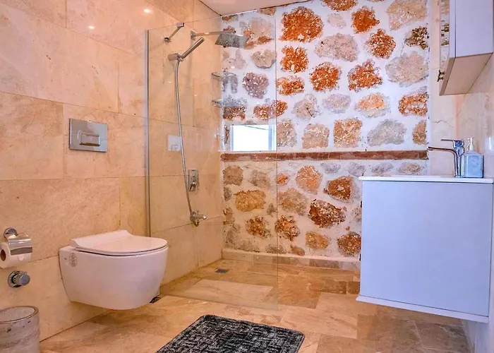 Akbel 1 Bedroom Secluded With Hot Tub Villa